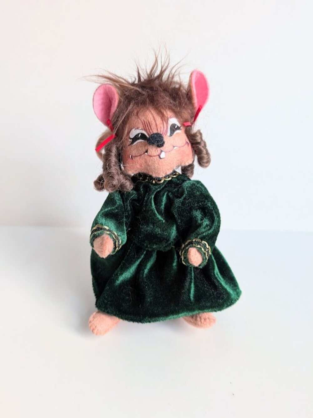 Annalee 6" Dickens Nephew Fred's Wife Mouse Figurine